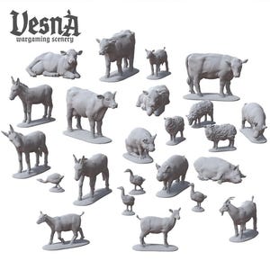 Puede incluir: Colección de figuras grises en miniatura de animales de granja, incluyendo vacas, ovejas, cerdos, burros, cabras y gansos. Las figuras están sobre bases individuales. El texto "Vesna wargaming scenery" está en la parte superior.