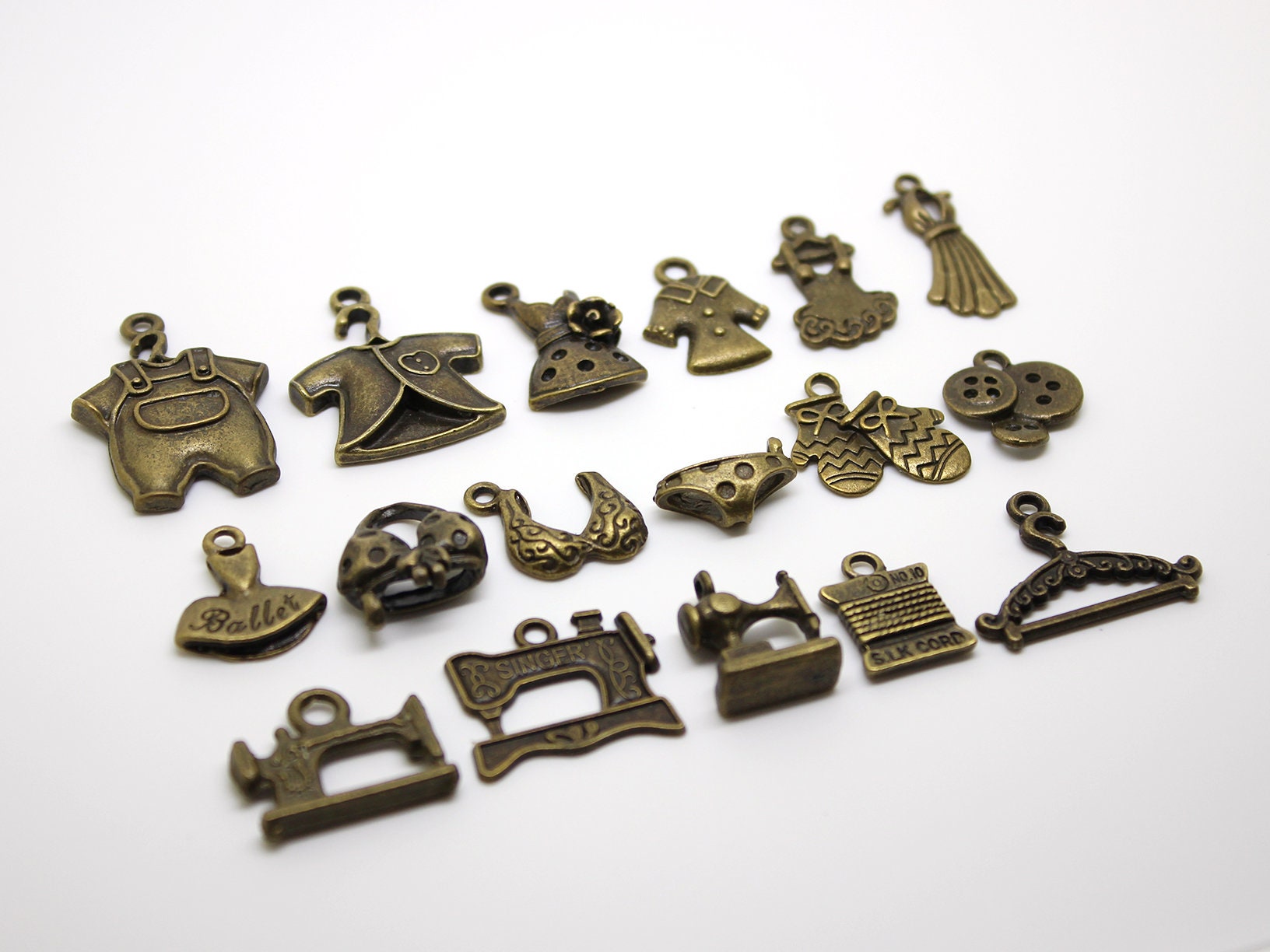 Free Ship 100Pcs Antique Silver sewing machine Charms Pendant 17x20mm Free Ship 100Pcs Antique Silver sewing machine Charms Pendant 17x20mm