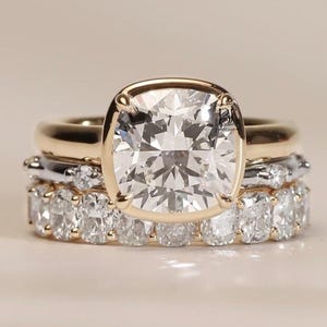 Pillowy Bezel Cushion Cut Moissanite Wedding Ring Set of 3, 14K Solid Gold Trio Wedding Ring Set, Distance Diamond Stacking Ring Set Woman