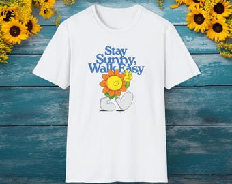 -shirt Stay Sunny Walk facile | Graphique tournesol souriant, chemise Peaceful Vibes, joli cadeau botanique