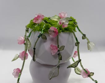 Vaso per piante di perle con fiori