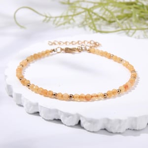 Braccialetto delicato in pietra del sole naturale da 3 mm, braccialetto con piccole perline sfaccettate in pietra preziosa, braccialetto impilabile con cristalli curativi per donna