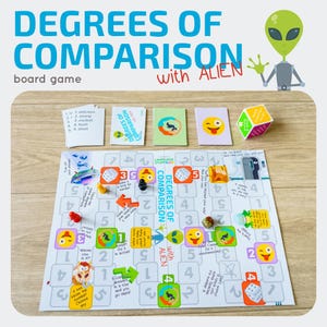 Può includere: Gioco da tavolo "DEGREES OF COMPARISON" a tema alieno. Il gioco include un tabellone, carte, dadi e pedine. Il tabellone presenta spazi numerati e istruzioni. Il gioco è progettato per l'apprendimento delle lingue e scopi educativi.