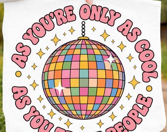 Du är lika bra som du behandlar människor PNG / Modeklistermärke PNG / Discokula PNG / Vänlighets-T-shirtklistermärke PNG / Positiv bekräftelse PNG