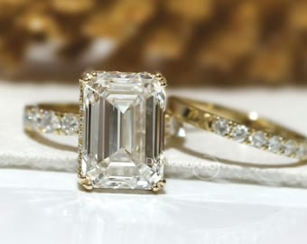 9.00 CT Smaragd Lab Grown Diamant Verlobungsring 14K Gold Passende Halbe Ewigkeit Stapelbare Band 2 Stück Braut Set Versteckter Halo Ring