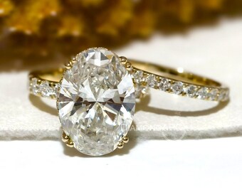 9.50 CT Oval Lab Grown Diamant Verlobungsring Versteckter Halo Pave Band 14K Gold Passende Halbe Ewigkeit Stapelbare Band 2 Stück Braut Set Ring
