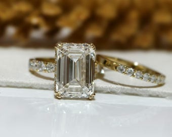 Förlovningsring med 9,00 karat smaragd och labbodlad diamant i 14 karat guld, matchande halvevighetsring, stapelbar 2-delad brudring med dold halo