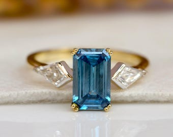 Förlovningsring med blå smaragd, labbodlad diamant och sidoslipad trestensring för kvinnor, presenter till henne, redo att skickas med certifikat