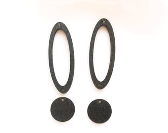 フィリグリーバーチウッドダングルチャーム - 幾何学模様の染色ペンダント（13 x 50 mm）