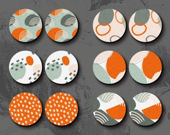 Könnte beinhalten: Acht runde, lasergeschnittene Holzanhänger mit abstrakten geometrischen Mustern in Orange, Grün und Weiß. Die Muster umfassen Kreise, Punkte, Streifen und geschwungene Linien. Die Anhänger sind in drei Reihen zu je zwei angeordnet. Der Text "HALOCOLOR Professional Laser Cut Wood Charm" befindet sich oben im Bild. Der Text "www.halocolor.etsy.com" befindet sich unten im Bild.