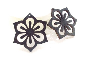 Série de teinture - 6 pcs 43 x 49 mm Variété de couleurs Filigrane Fleur Laser Cut Wood Dangle/ Wood Charm/ Wood Pendant/ Wood Earring ONM29