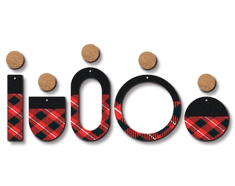 Può includere: Ciondoli in legno tagliati al laser in varie forme, con un motivo a quadri rossi e neri. Ogni ciondolo ha una parte superiore in legno. Il testo "HALOCOLOR" e "Professional Laser Cut Wood Charm" sono in alto. L'indirizzo del sito web è in basso.