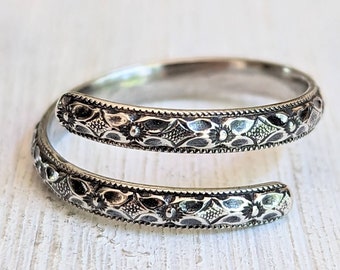 Sterling silver art deco diamond pattern adjustable bypass wrap ring