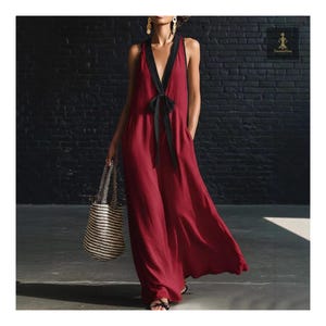 Vestido largo sin mangas con escote en V profundo y corte holgado, estilo bohemio, ideal para el verano.