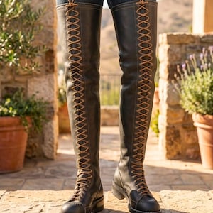 Maßgefertigte Overknee-Stiefel aus Leder für Herren | Schnürstiefel im Steampunk-Stil | Hohe Reitstiefel nach Maß |