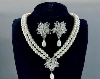 Pearl Mala Necklace with Tear Flower Design, Elegant Women’s Jewelry, Floral Beaded Pearl Necklace, Wedding Gift for Her