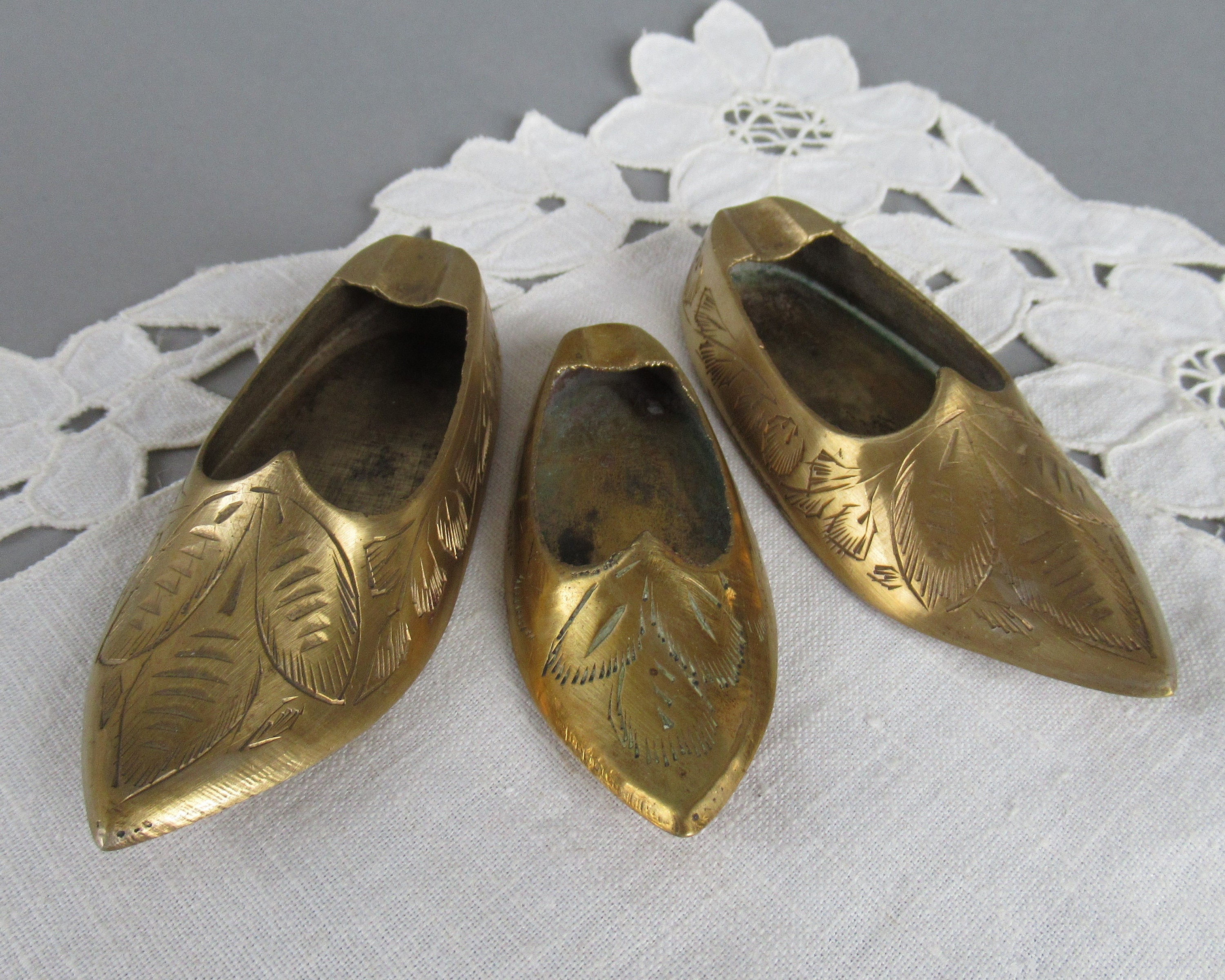 Art & Collectibles Vintage Brass Shoe Ash Tray Set of 3 Enameled