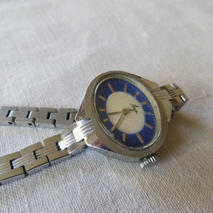 Soviet Ladies Wrist Watch Vintage Women Wrist Watch Luch Wrist Watch with Metal Strap Band Blue Wrist Watch