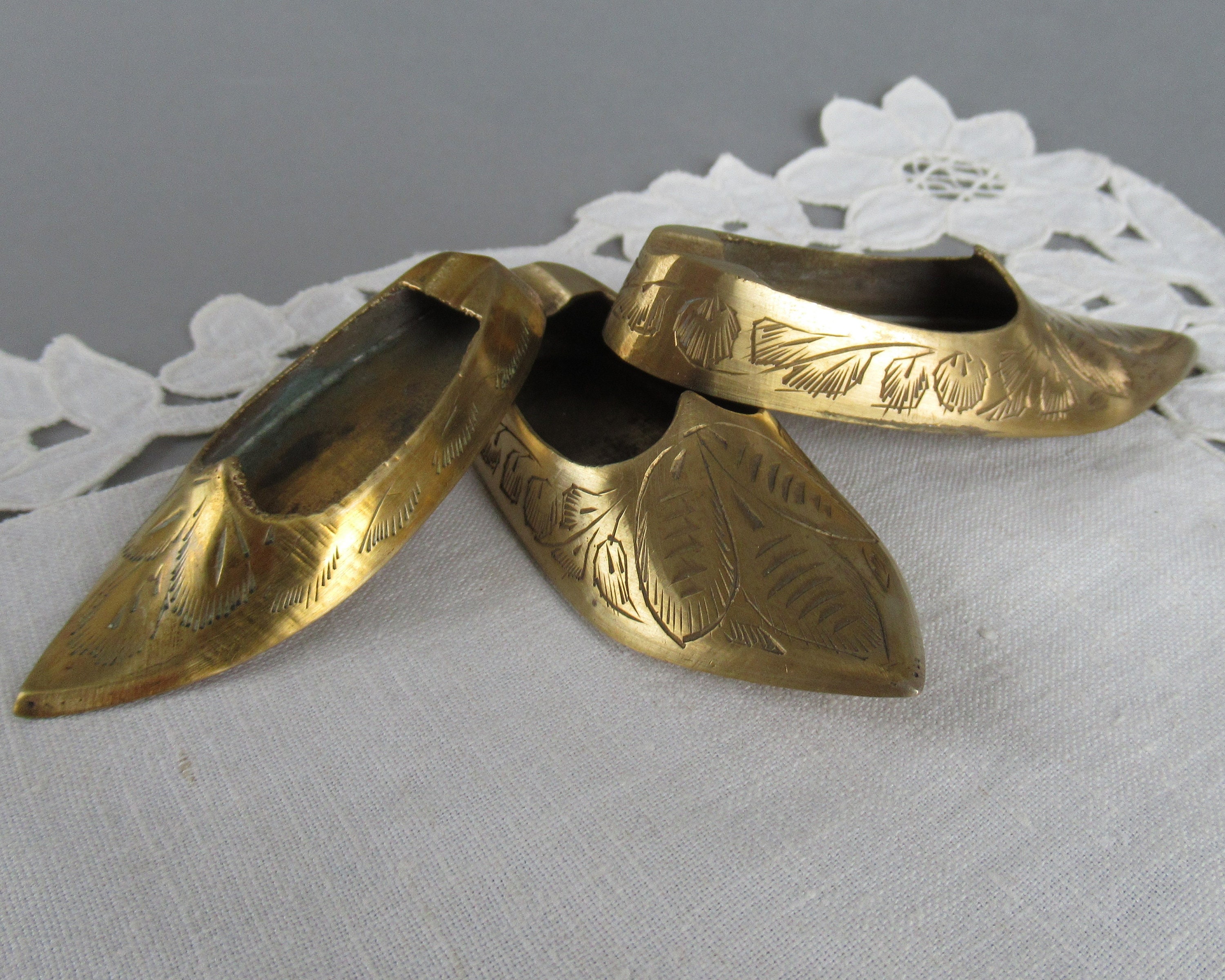 Art & Collectibles Vintage Brass Shoe Ash Tray Set of 3 Enameled