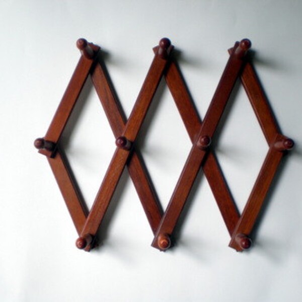 Vintage wood accordion peg rack // wooden expanding folding hat rack  / display / scarf jewelry kitchen /