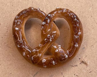 Mini Soft Pretzel Magnet – Realistic Polymer Clay Snack, Fake Food Decor