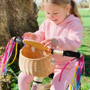 Rattan Fahrradkorb Für Kinder – Handgeflochten, Mit Lederriemen, Vorne Am Lenker, Wasserdicht & Leicht, Ca. 19x12x12 Cm Rattan Fahrradkorb Für Kinder – Handgeflochten, Mit Lederriemen, Vorne Am Lenker, Wasserdicht & Leicht, Ca. 19x12x12 Cm