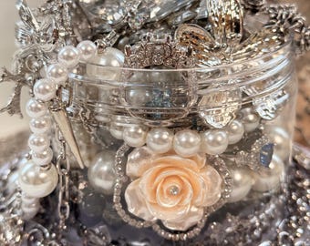 Pot mystère de bijoux en argent, boîte à bijoux vintage en perles, lot de bijoux coquette, cadeau bijou de mariée glamour pour elle