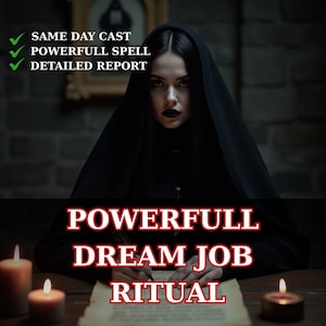 以下が含まれることがあります： 黒いフード付きマントを着た人物の画像で、「POWERFULL DREAM JOB RITUAL」というテキストが表示されています。画像には「SAME DAY CAST」、「POWERFULL SPELL」、「DETAILED REPORT」というテキストも含まれています。火の灯ったろうそくが見えます。