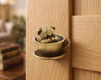 Niedliche Katze Kaffeetasse Türgriff aus Messing | Handgefertigte, wunderliche Katze Pull für Kinderzimmer, Schrank Schublade, Schrank, Haustier Tür