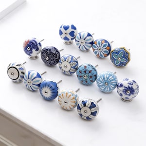 Floral Ceramic Cabinet Knob – Rustic Farmhouse Drawer Pull, Vintage Round Cupboard Handle, Hand Painted Furniture Knob