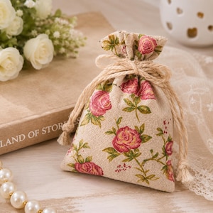 Set di 10 sacchetti regalo in lino con coulisse e stampa floreale / Sacchetti per bomboniere con stampa di rose / Bomboniere rustiche per matrimoni / Sacchetti per confezioni di gioielli / Regali di ringraziamento