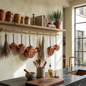 Keukenrek van massief messing met haken | Handgemaakt pannenrek | Keukengereistang | Landelijke decoratie