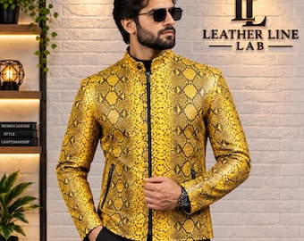 Chaqueta de cuero amarilla con estampado de serpiente para hombre, estilo motero con cremallera.