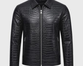Chaqueta de cuero negra para hombre con relieve de cocodrilo, estilo motero con cremallera frontal.