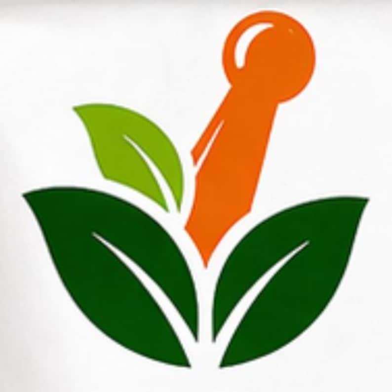 Puede incluir: Logotipo estilizado con mortero y maja naranja, sobre un fondo de hojas verdes. El dise&ntilde;o sugiere un tema natural o herbal, posiblemente relacionado con la salud o el bienestar.