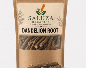 Könnte beinhalten: Ein brauner Papiersack mit einem transparenten Fenster, das Löwenzahnwurzelstücke zeigt. Auf dem Beutel steht "SALUZA ORGANICS" und "DANDELION ROOT". Ein Haufen Löwenzahnwurzelstücke liegt vor dem Beutel.