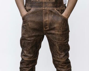 Peto de moto de piel de vacuno marrón envejecida con aspecto vintage.