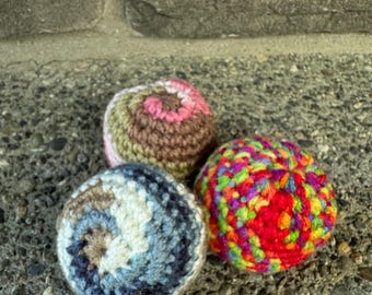 Saquinho de malabarismo de crochê, saquinho de malabarismo feito à mão, saquinho de pé feito à mão, lembrancinha para festa de acampamento de verão, bola de malabarismo, bola de chute
