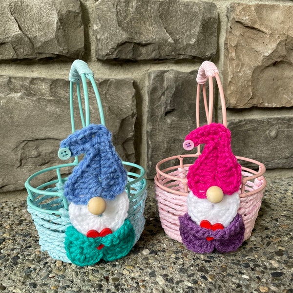 Gnome basket, gnome decor, mini basket with gnome, easter basket, basket for favors, desk decor, crochet gnome basket canasta de pascua