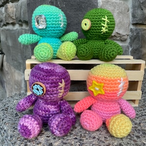 Voodoopuppe, Donut Auge Voodoopuppe, Halloweenpuppe, handgemachte Voodoopuppe, gehäkelte Voodoopuppe, amigurumi Voodoopuppe, Halloween Dekor