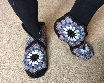 Handmade crochet hexagon slippers boots, light crochet house shoes black, grey and blue, zapato tejido, crochet slippers