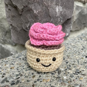 Patrón rosa en maceta PDF, patrón rosa pequeña, patrón para rosa en maceta, patrón llavero flor, rosa amigurumi PDF, patrón llavero rosa