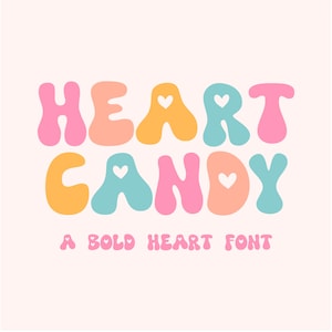 Puede incluir: Un diseño gráfico con las palabras "HEART CANDY" en una fuente retro de estilo burbuja. Las letras son en tonos de rosa, melocotón, amarillo y turquesa, con pequeñas formas de corazón. Debajo, el texto dice "A BOLD HEART FONT".