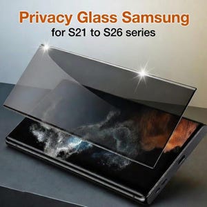 Könnte beinhalten: Ein schwarzer Datenschutz-Glasschutz für Samsung-Telefone mit dem Text "Privacy Glass Samsung for S21 to S26 series" in Orange und Schwarz. Der Schutz wird über einem schwarzen Smartphone gezeigt.
