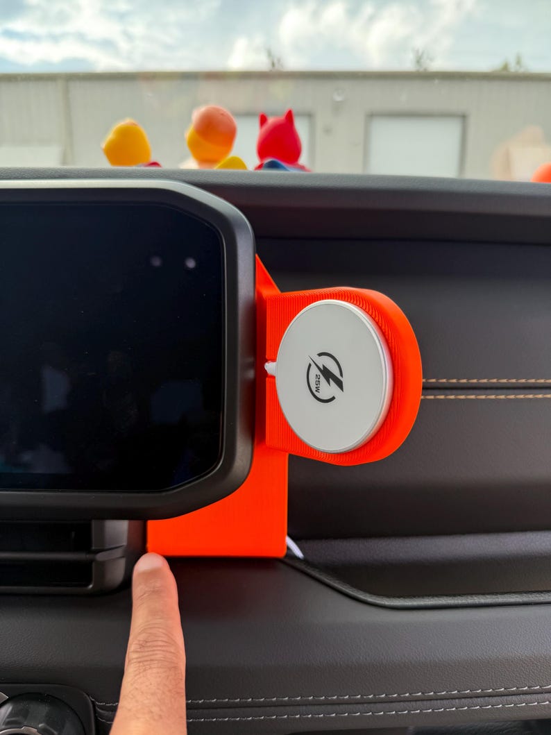 2024+ Jeep Wrangler Gladiator Phone Mount | MagSafe Charging | Dash Friction-Fit Holder | No-Tools Install | TrailMounts imagen 7