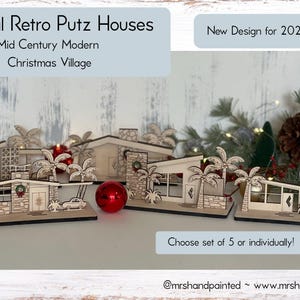 Puede incluir: Casas de pueblo navideñas de madera de estilo Mid Century Modern con palmeras y una bola roja. Las casas están cortadas con láser y tienen un diseño tropical retro. El texto dice "Tropical Retro Putz Houses" y "New Design for 2023!"