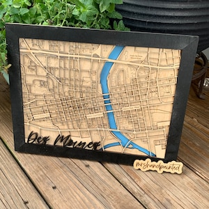 Des Moines, Iowa - Stadsplattegrond Gelaagd Teken - Lasergesneden houten wandhanger