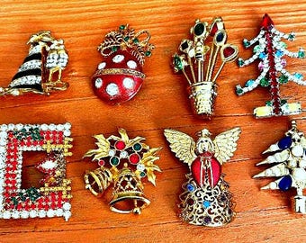 8 - Vintage Christmas Jeweled Broschen Pins New Old Stock Unbenutzt Jewels 2.5 "Unsigniert