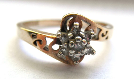 Vintage 10k Gold Diamond Flower Ring - Unique Eng… - image 4