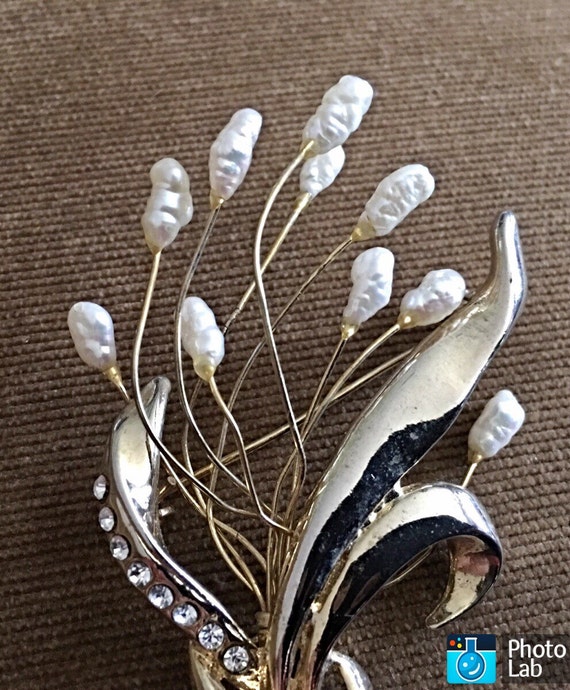 Vintage seed pearl and rhinestone flower brooch 1… - image 3